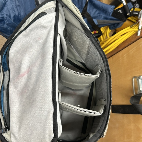 Peak Design 30L Everyday Pack - Picture 3 of 9